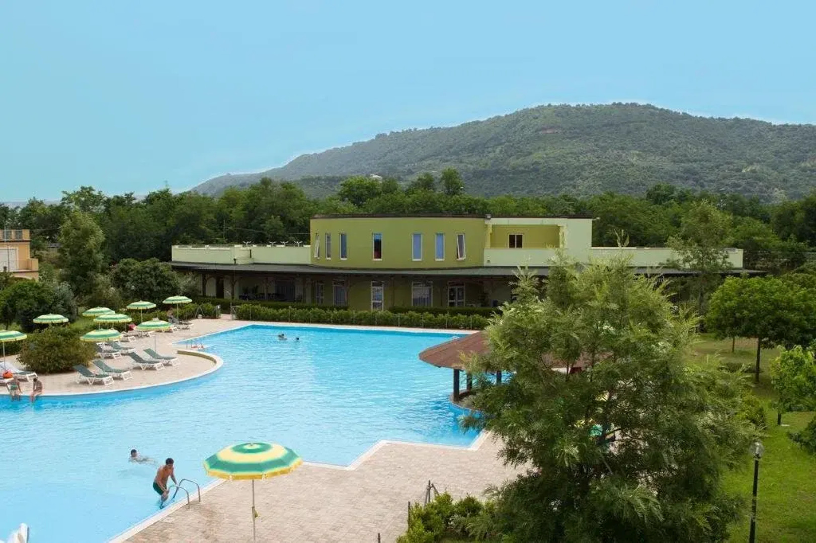 Pizzo Beach Club Resort