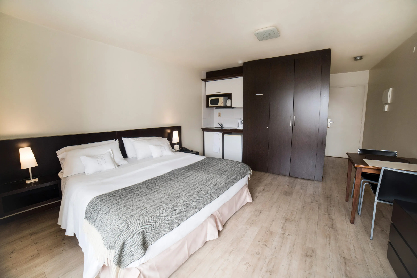 27 Suites Apart Hotel