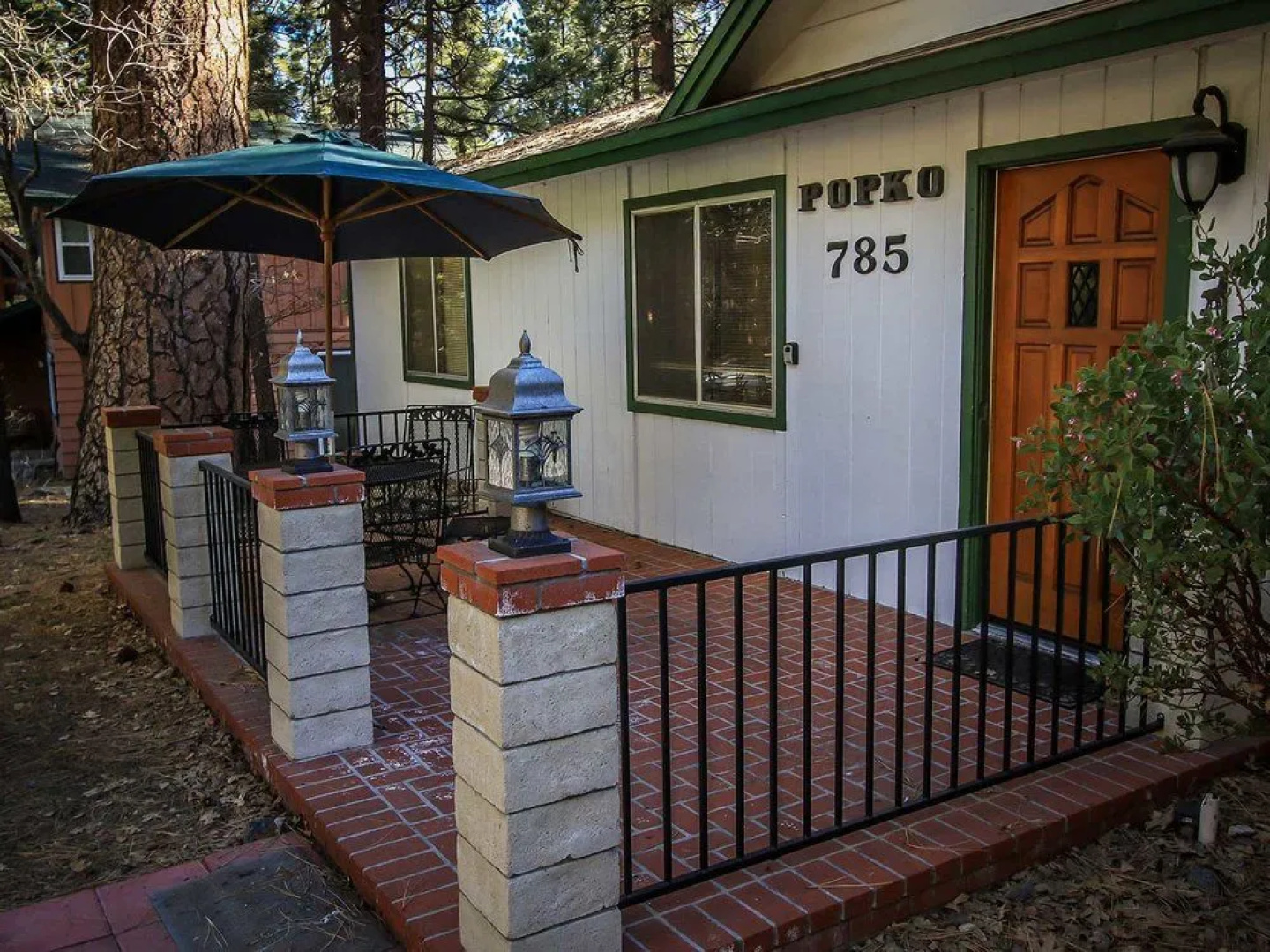 Popko's Place 1426 by RedAwning
