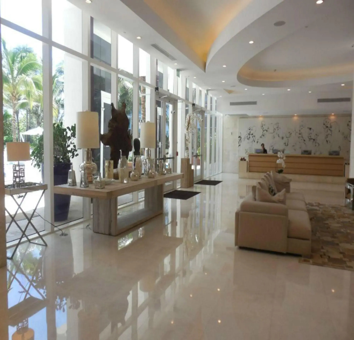 Отель Grand Beach Hotel Surfside West