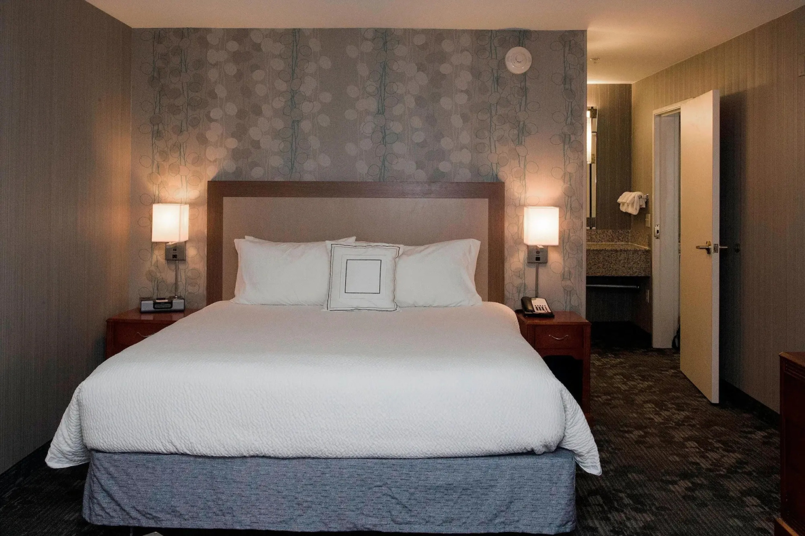 Courtyard by Marriott Los Angeles Burbank Airport
