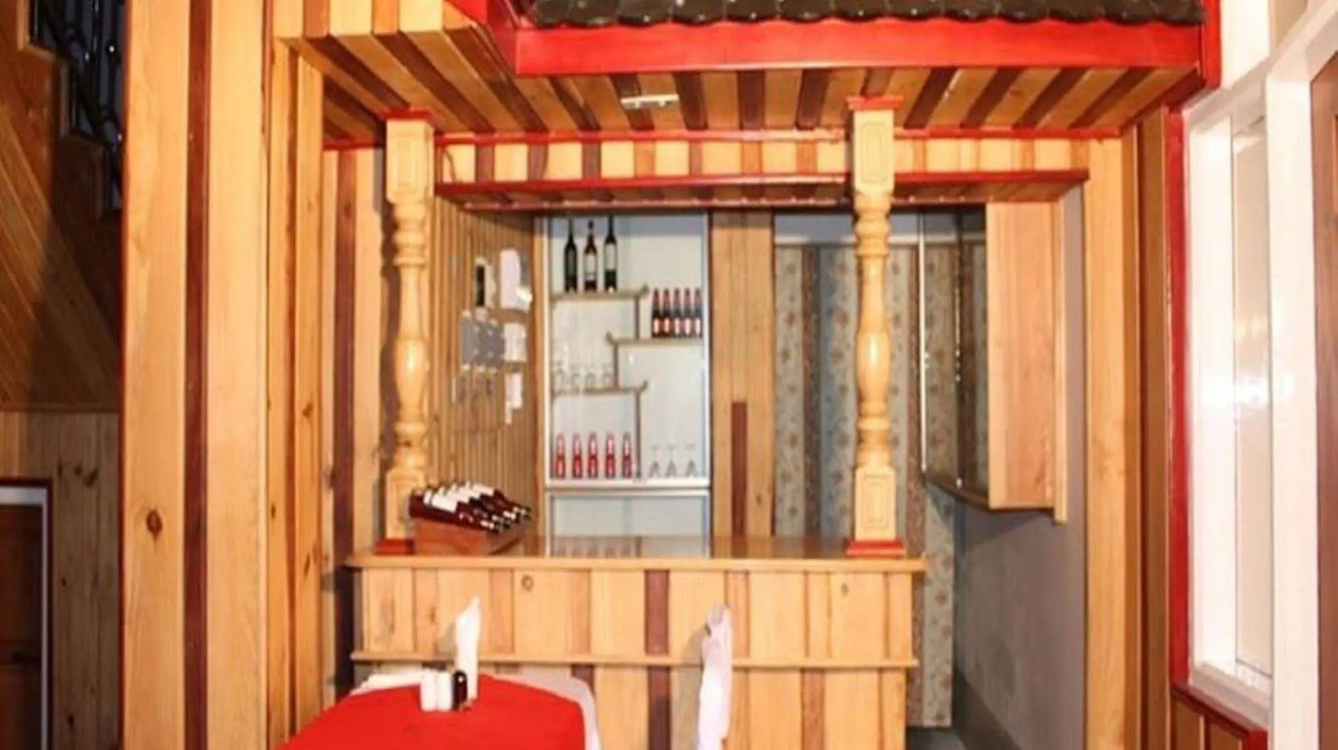 Honey Pine Hotel