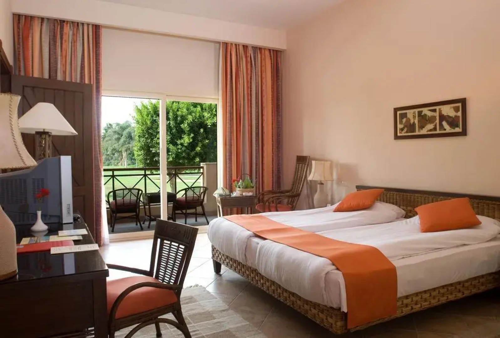 Swiss Inn Pyramids Golf Resort & Swiss Inn Plaza