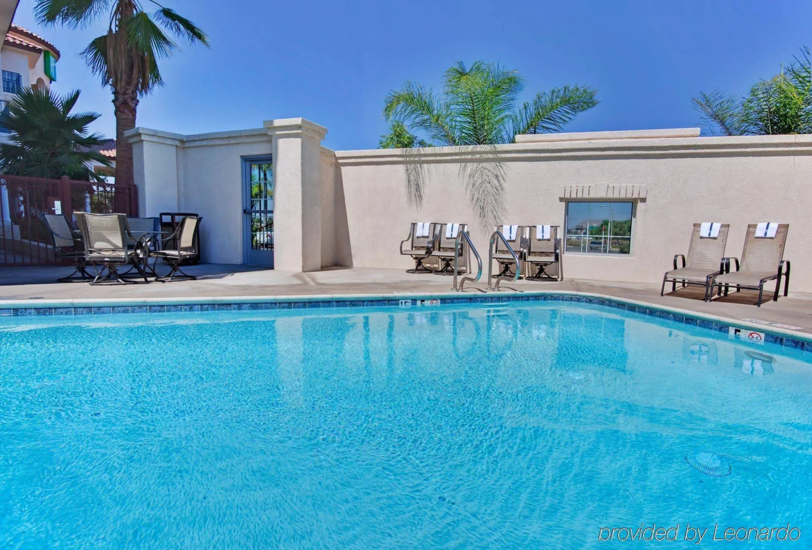 Holiday Inn Express & Suites Corona by IHG