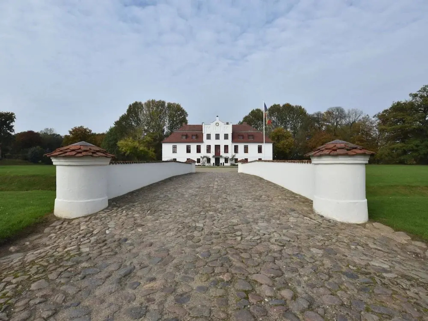 Grand Apartment in Satow with Garden
