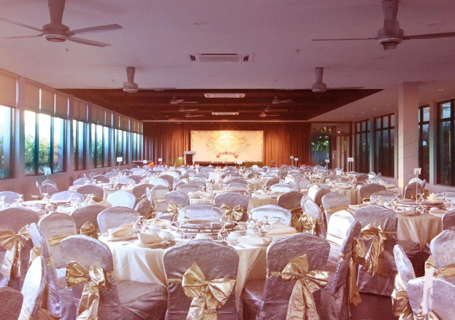 Acappella Suite Hotel