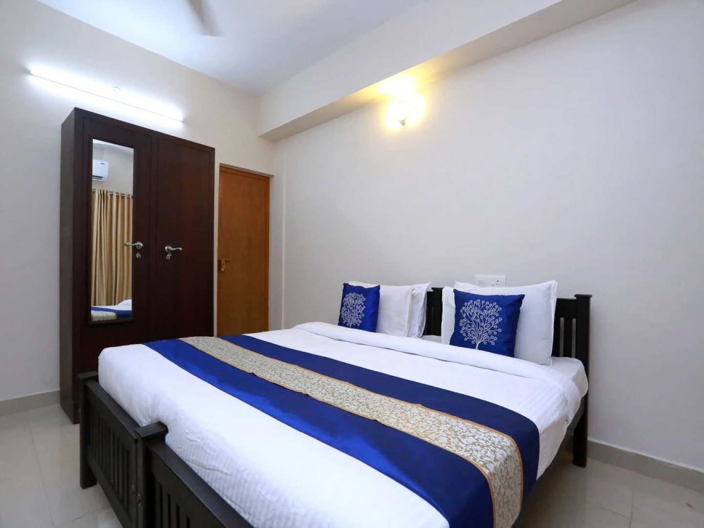 OYO 10220 near Infopark