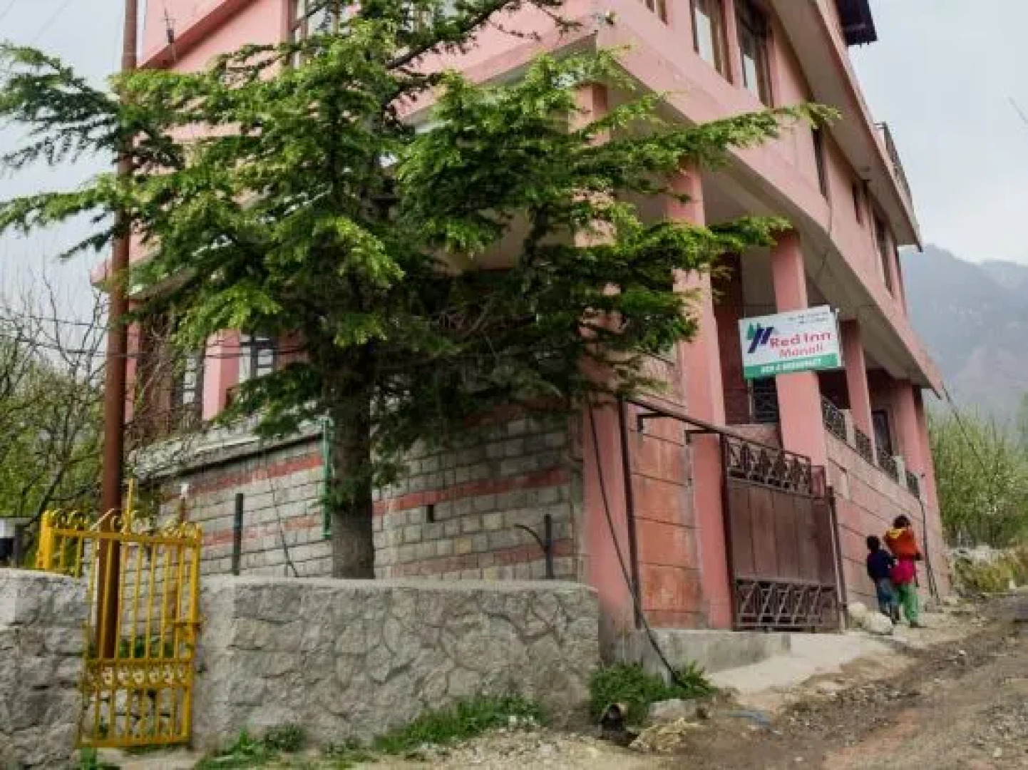 Red Inn by OYO Rooms