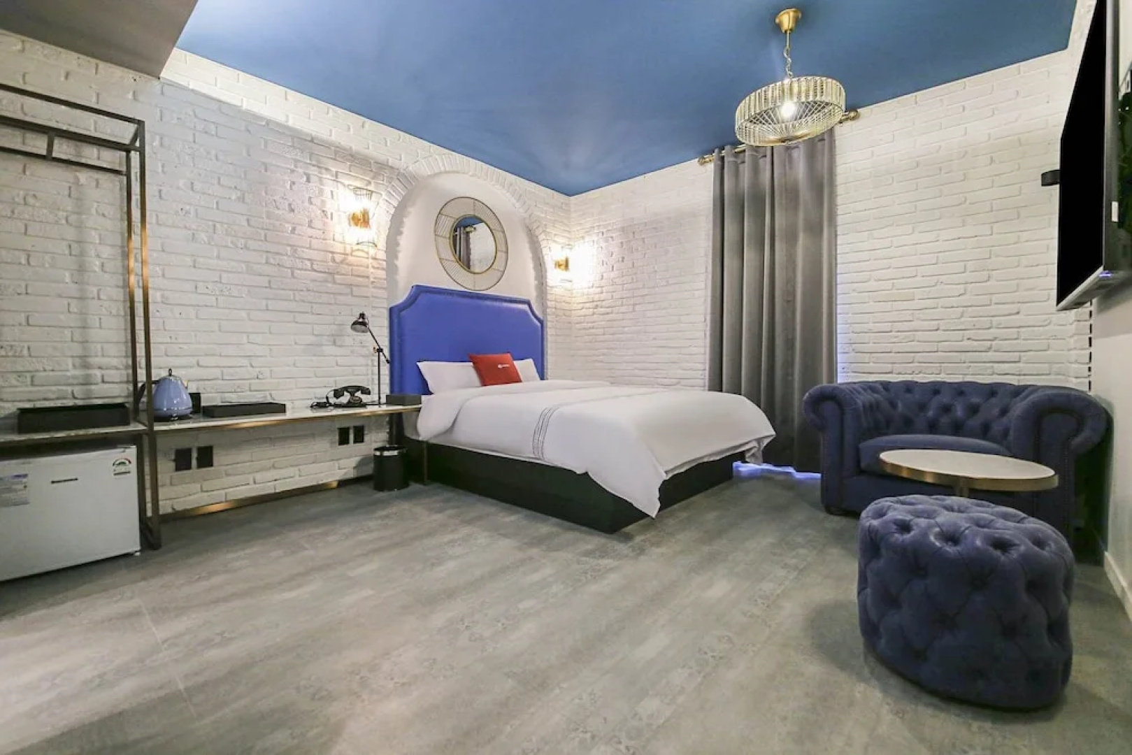 Lerocherrouge Hotel