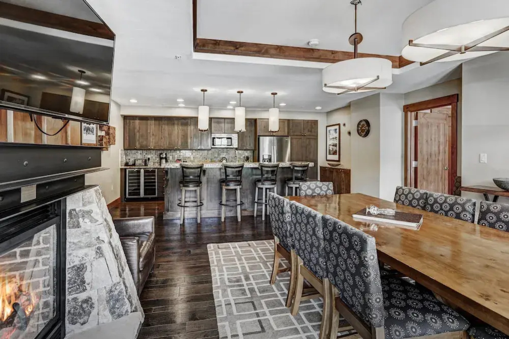 One Ski Hill Place S8421