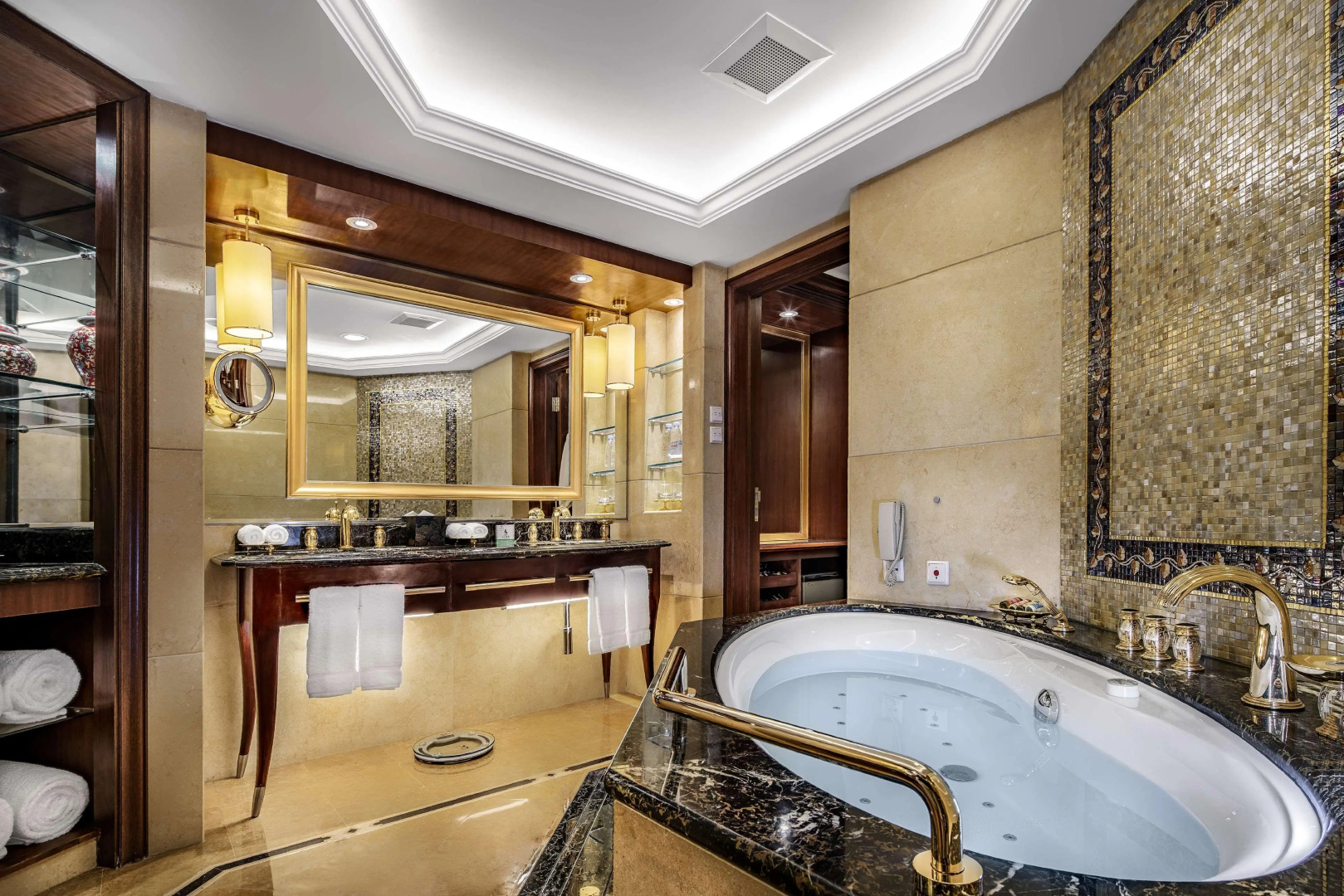 Kunming Green Lake Hotel