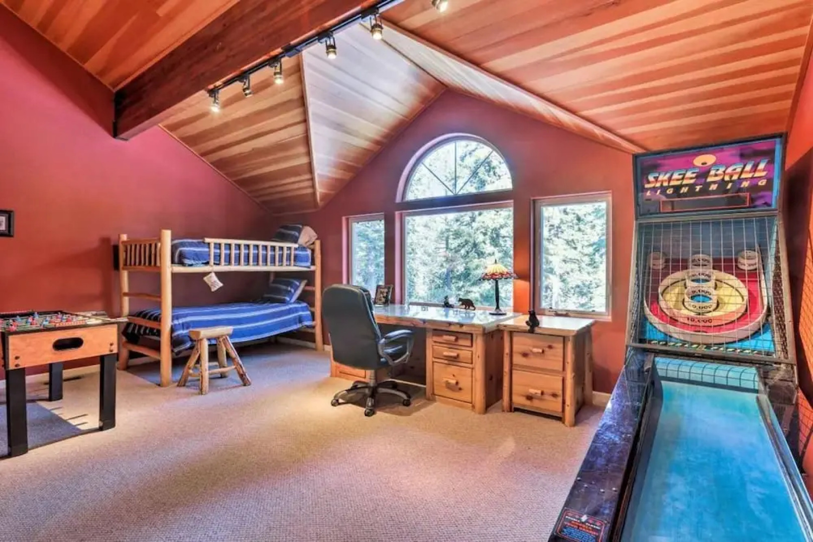Large Home in Central Truckee With Private Hot Tub
