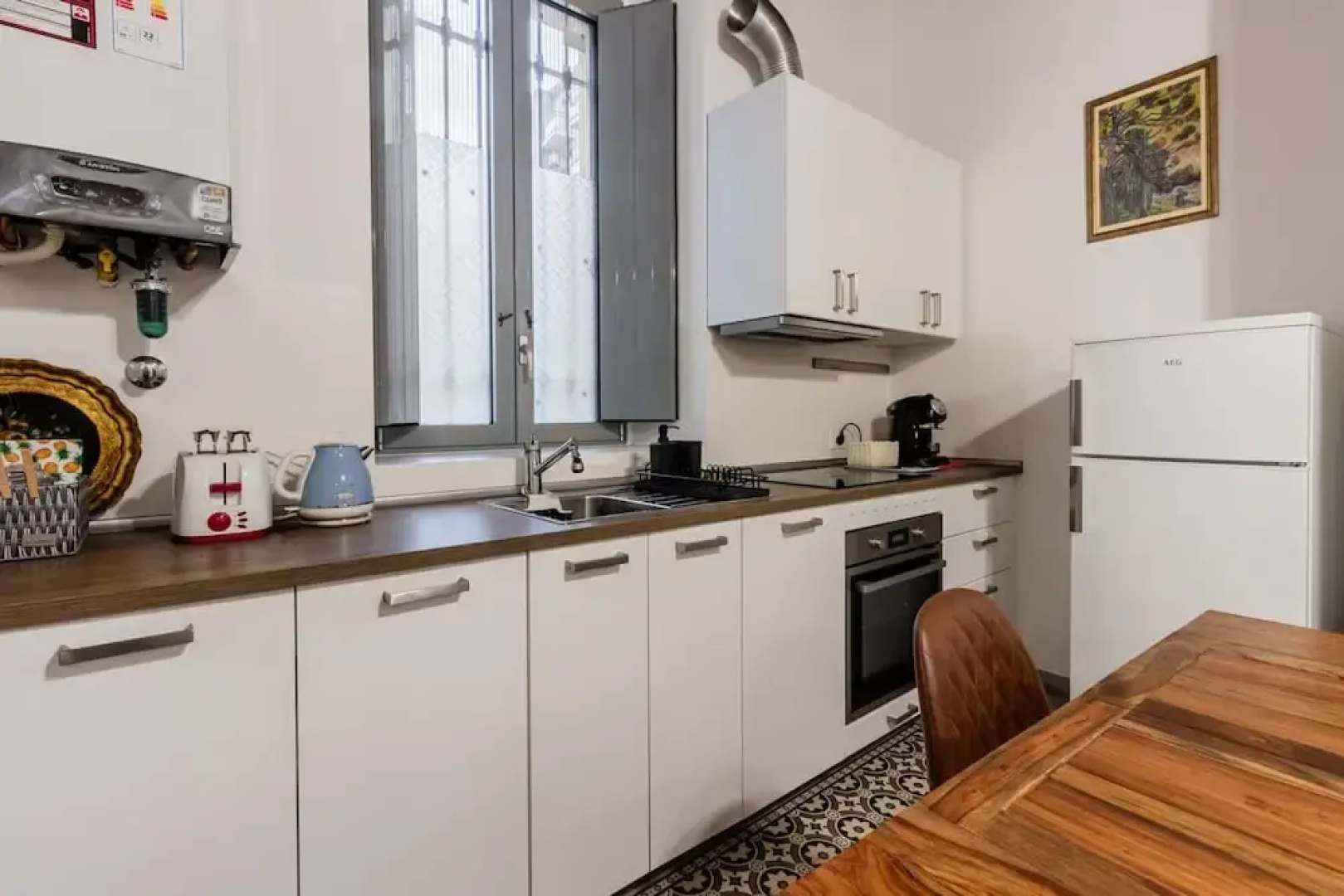 Moderno Loft nel Cortile di un Casale Storico