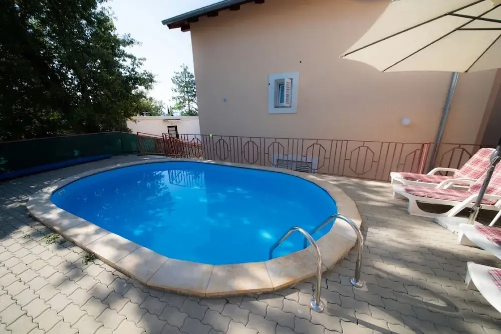 Ivona - Open Swimming Pool - A1