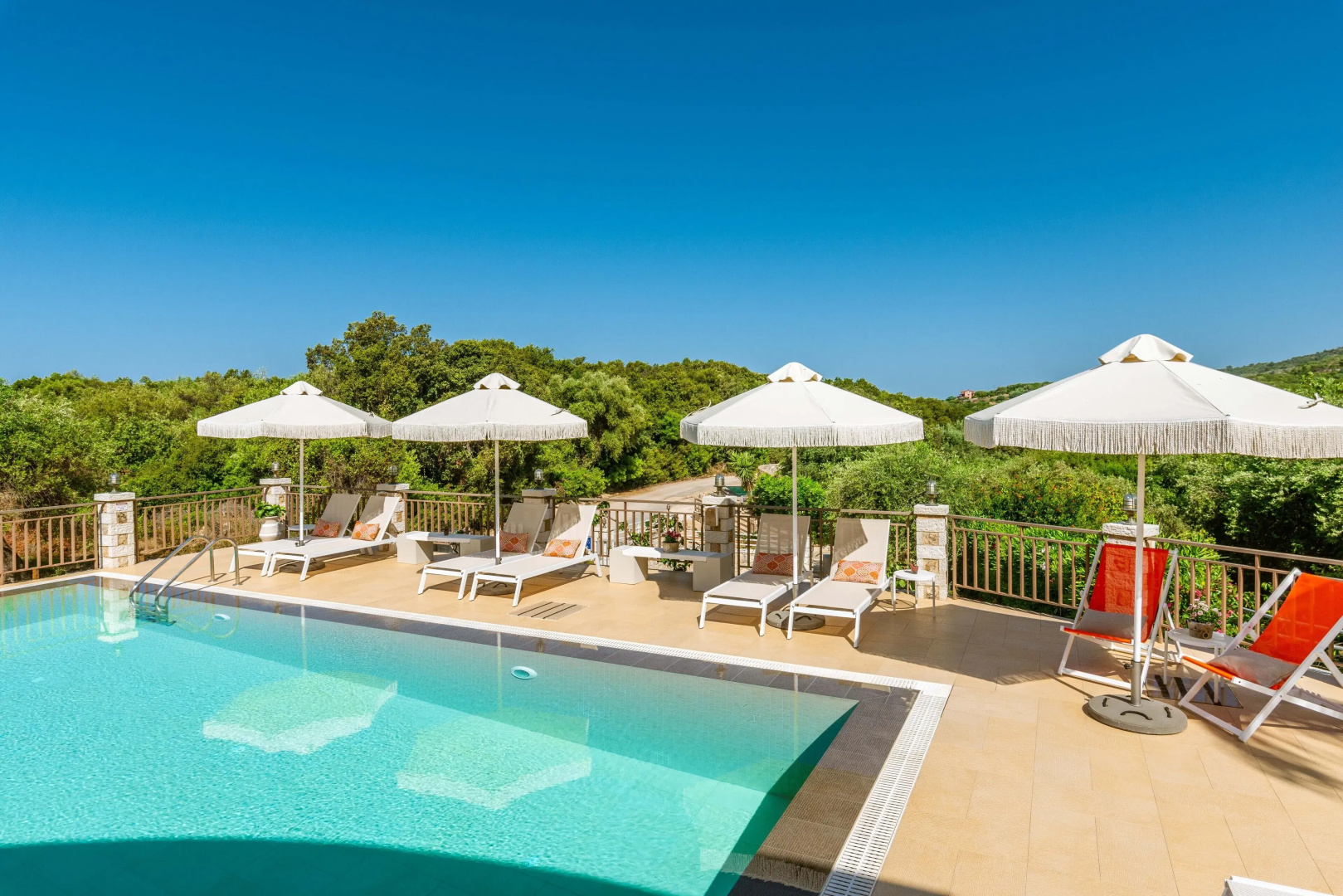 3 Aktes Resort