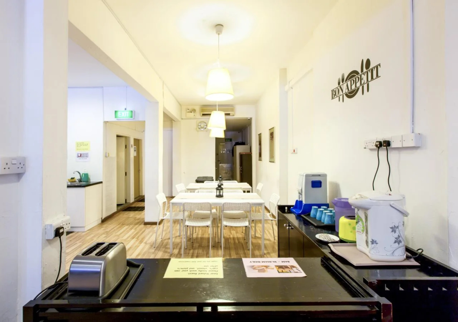 New Society Backpackers Hotel - Hostel
