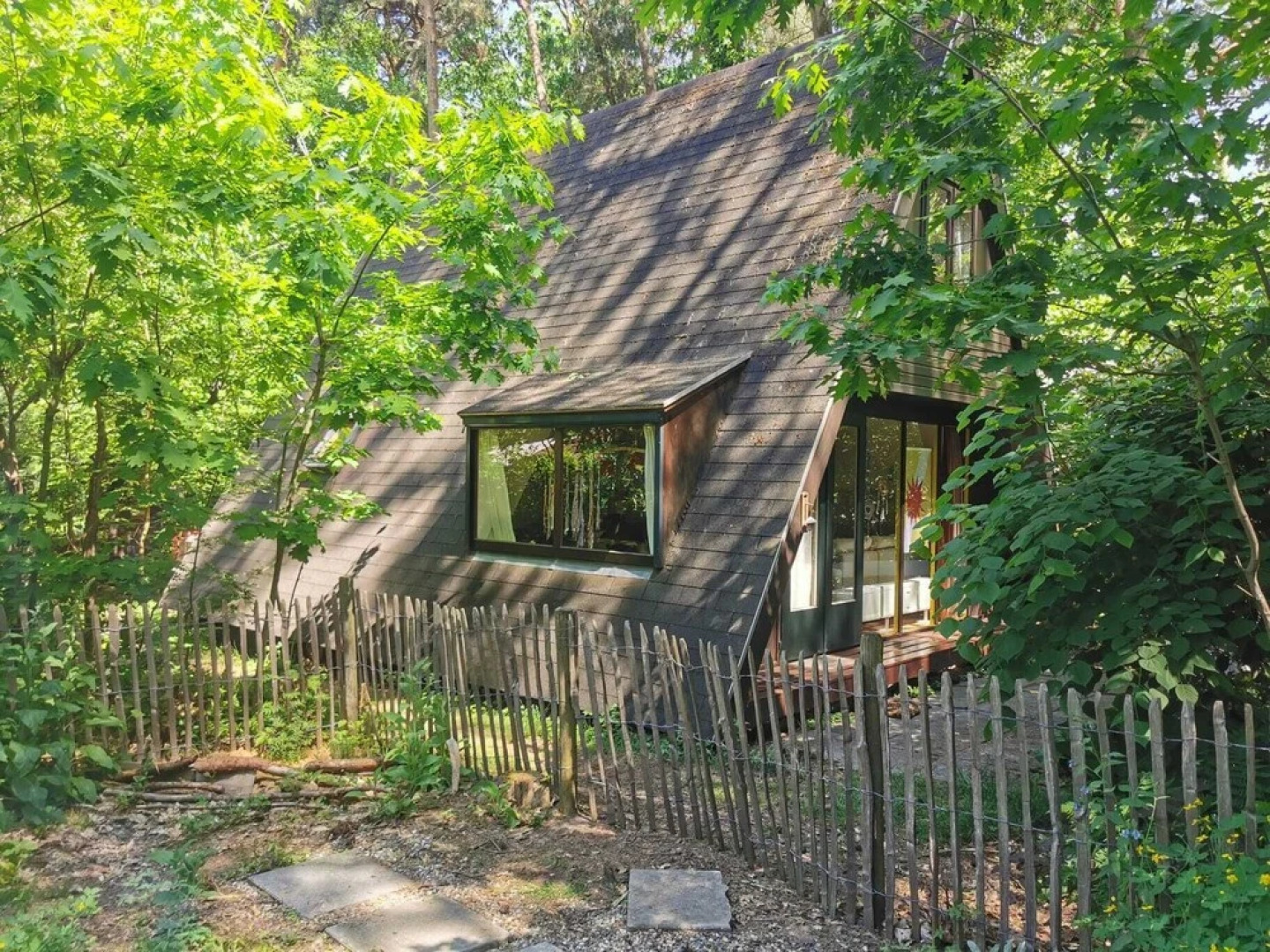 Beautiful Chalet Next to Forest Nature Preserve