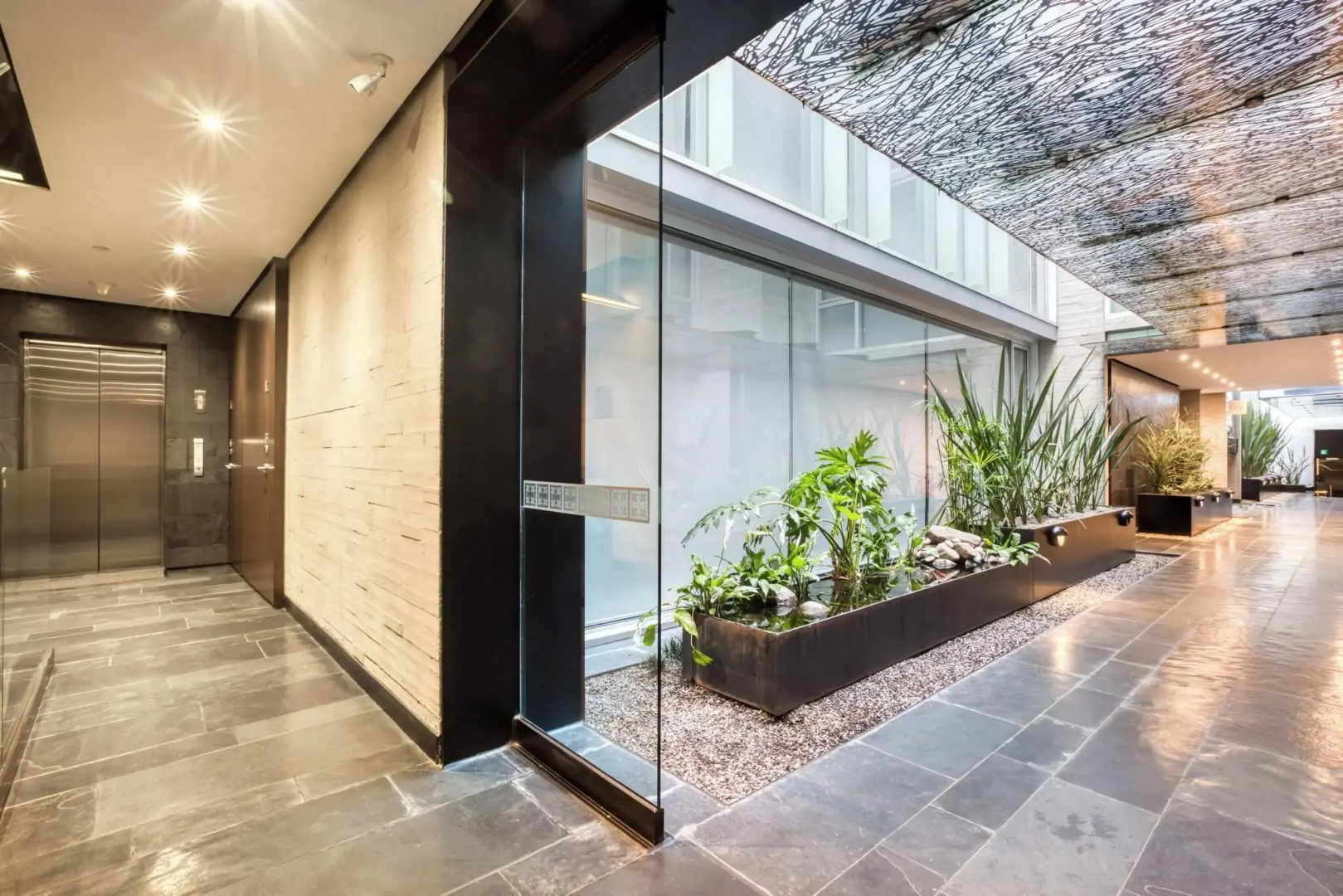 AR 218 Hotel by ULIV