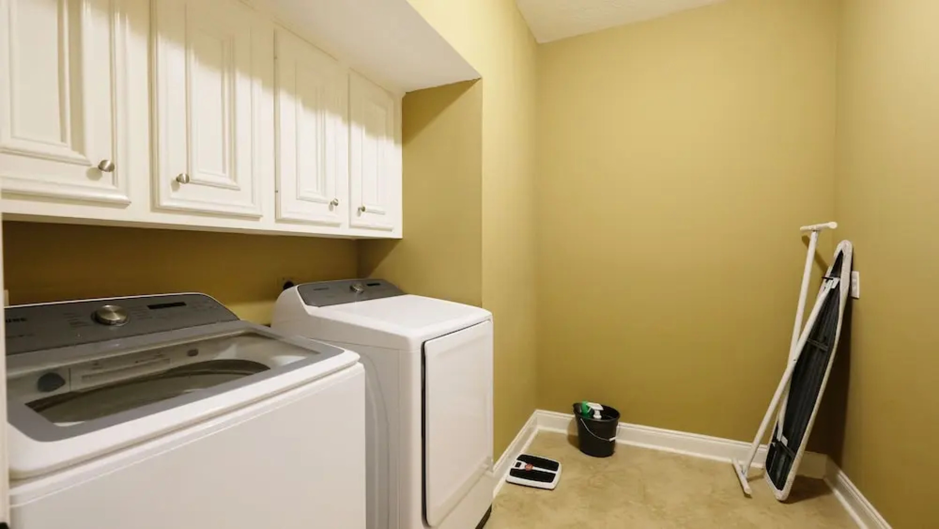 5Bdrm 3.5Bath 12Beds - HOME BIG AS TEXAS