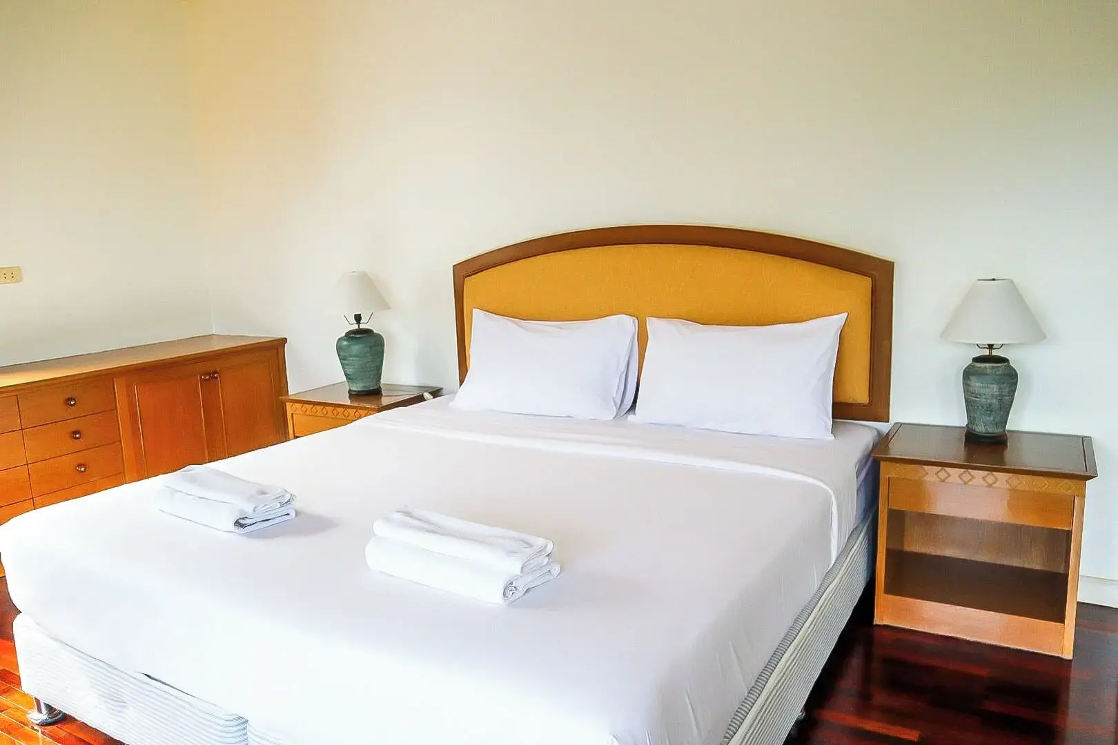Seastar Hotel And Service Apartment