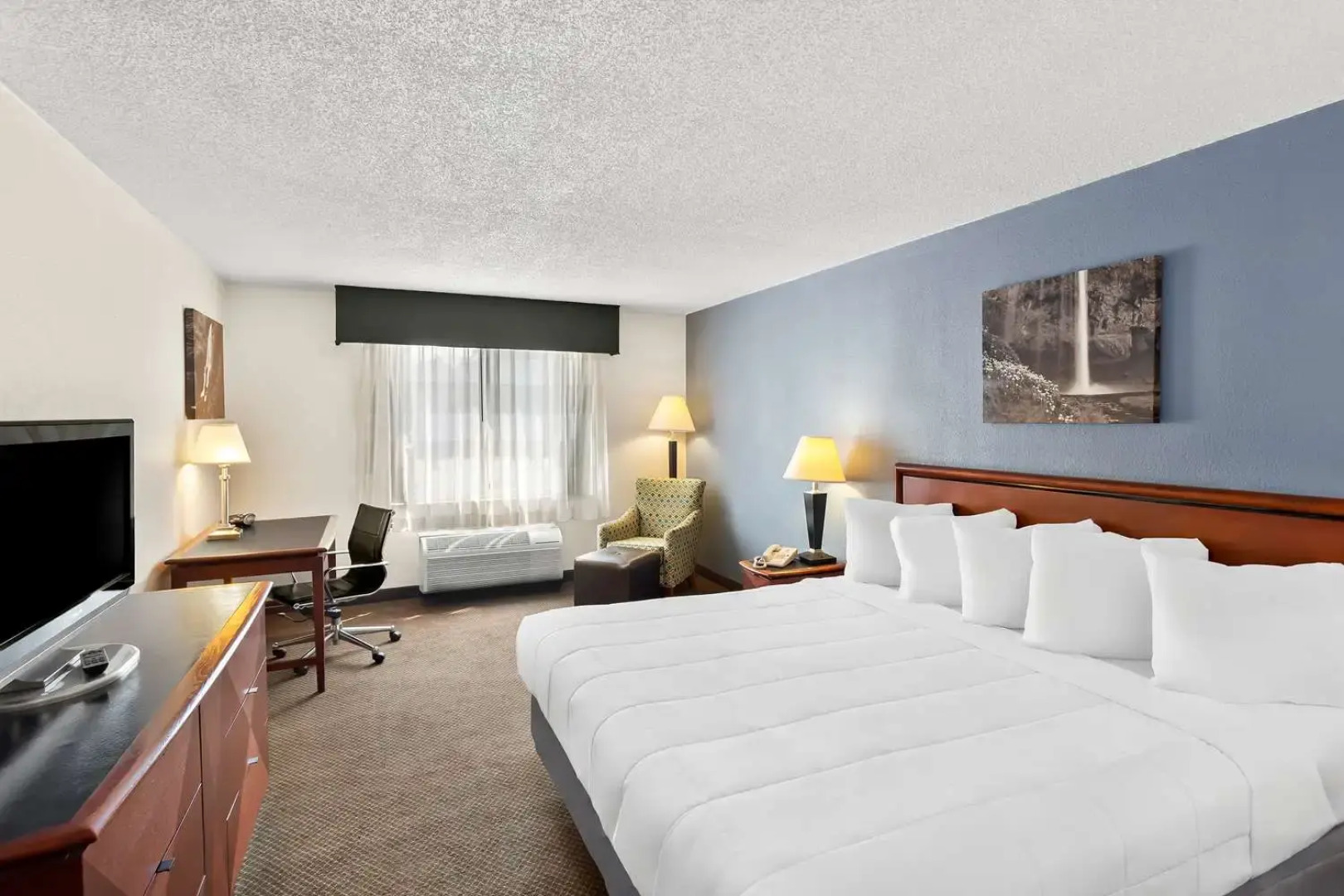 Best Western Huntington Mall Inn