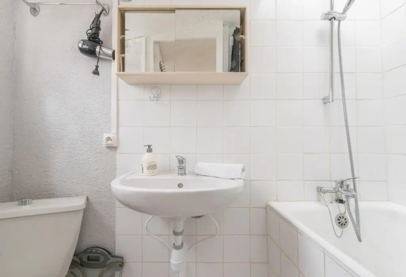 Charmante petite maison à 50m de la plage