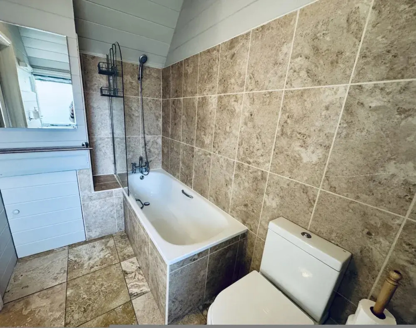 Coombe End Farmhouse Lodge - From 165 Per Night