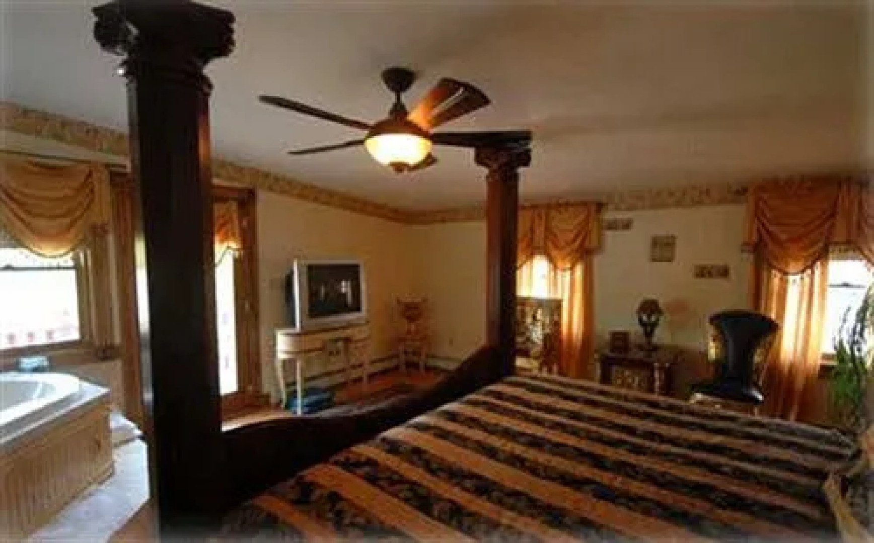 The Lion and The Rose Bed & Breakfast