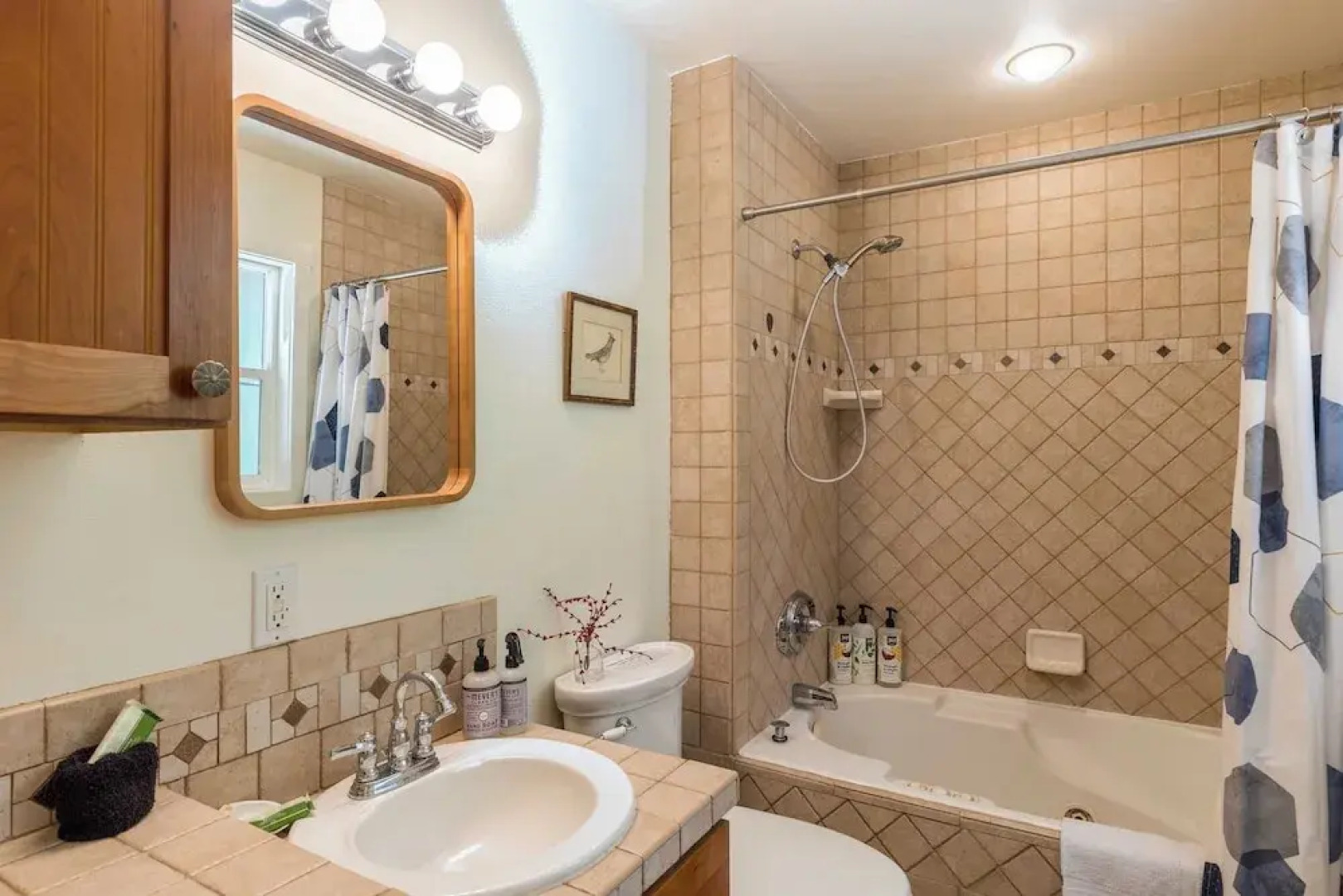 Mid-century Beach Cabin by Avantstay Walk to Beach