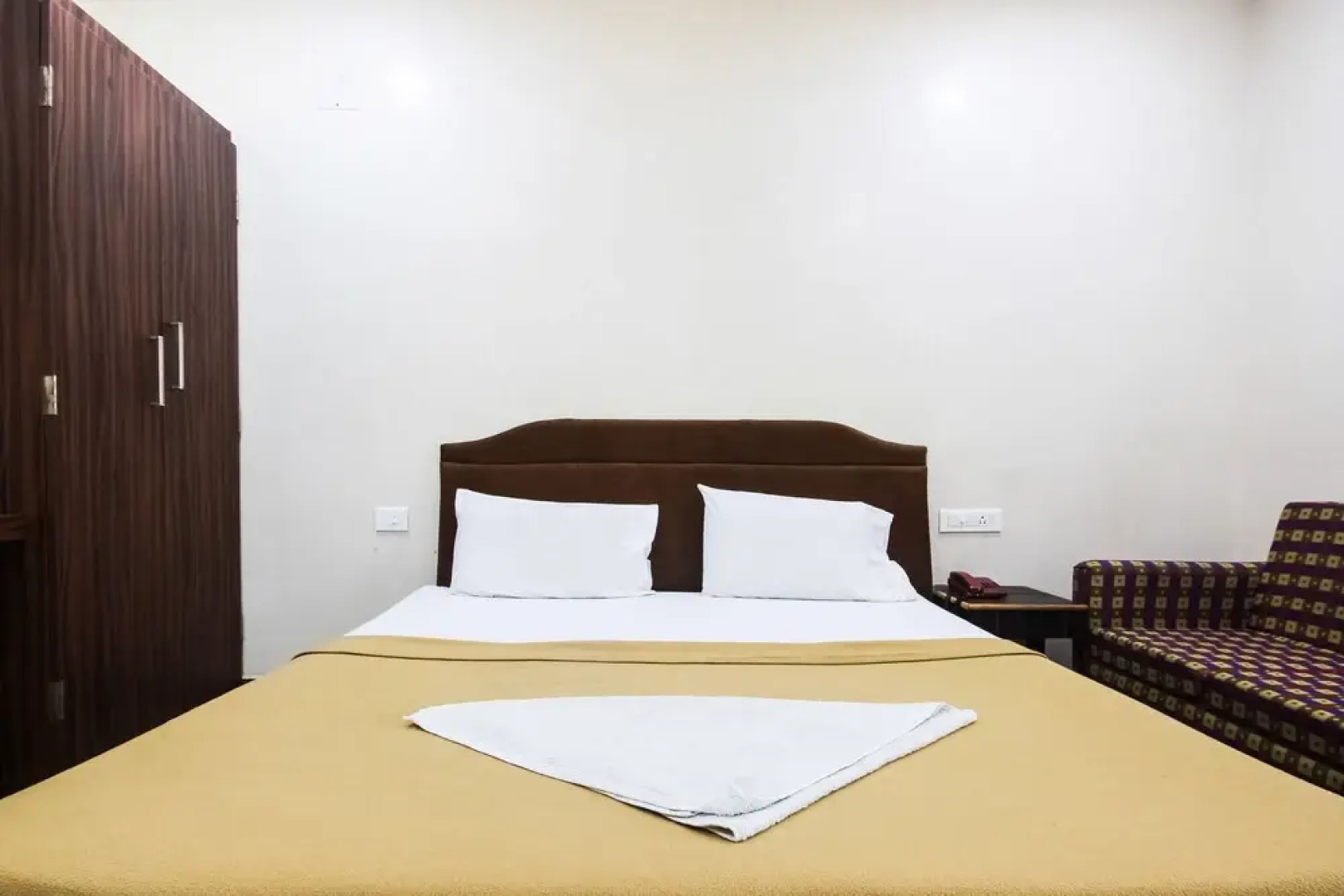 SPOT ON 44152 Lk Residency