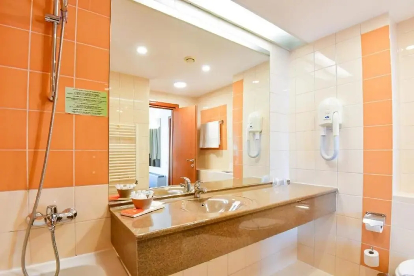 Golden Tulip Mamaia