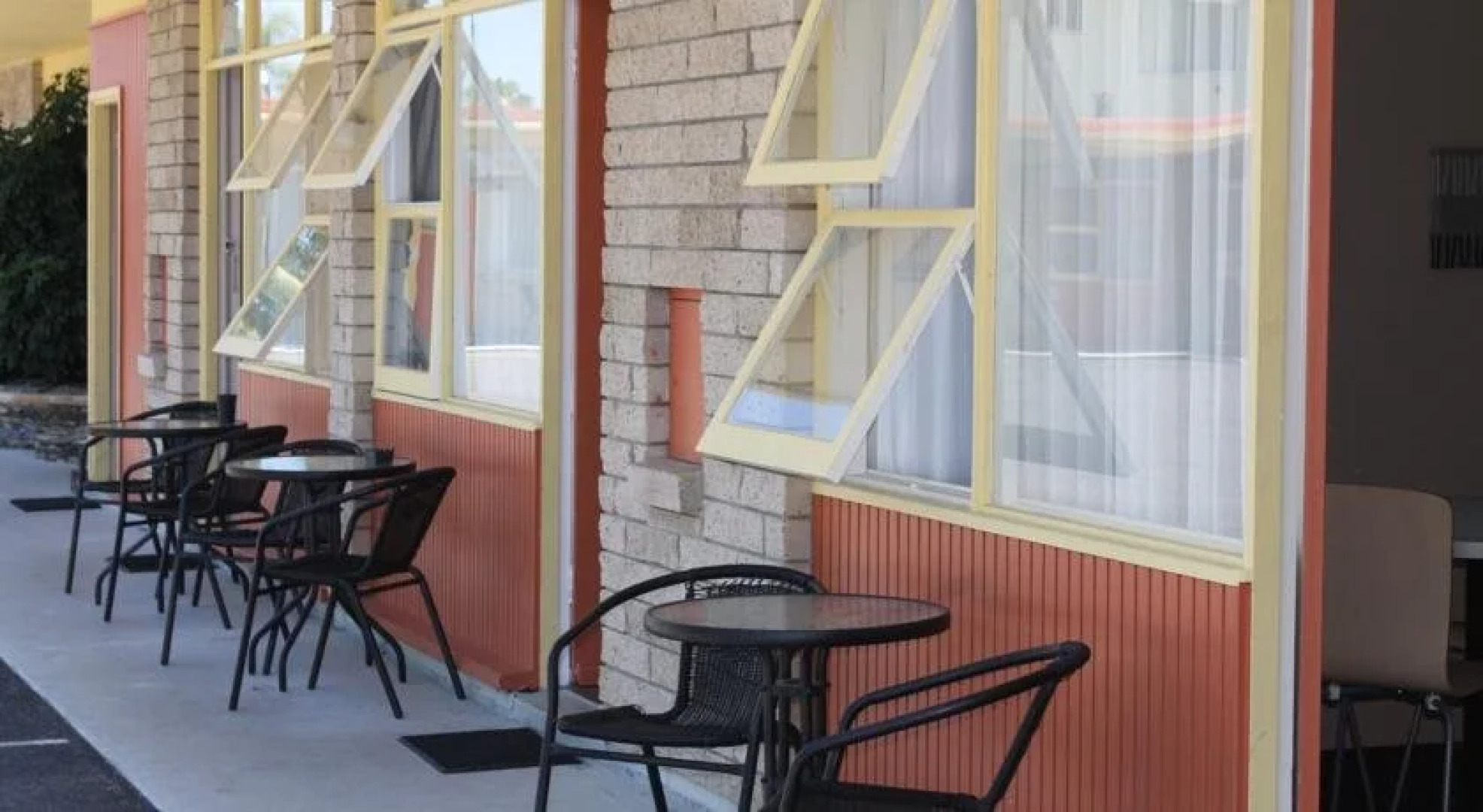 Hawaiian Sands Motor Inn