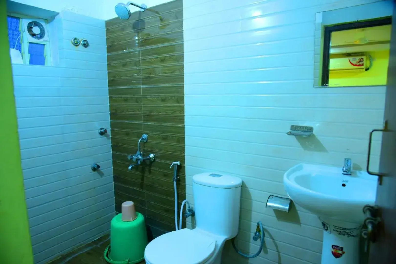 Housefinch Residency