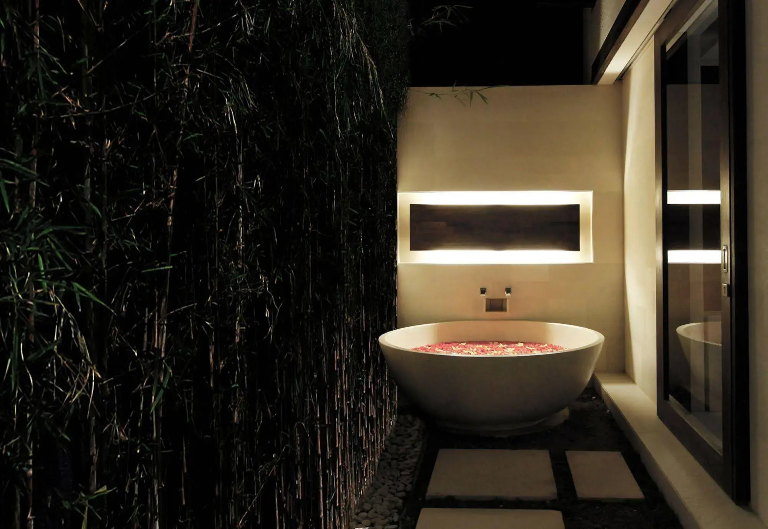 eqUILIBRIA SEMINYAK