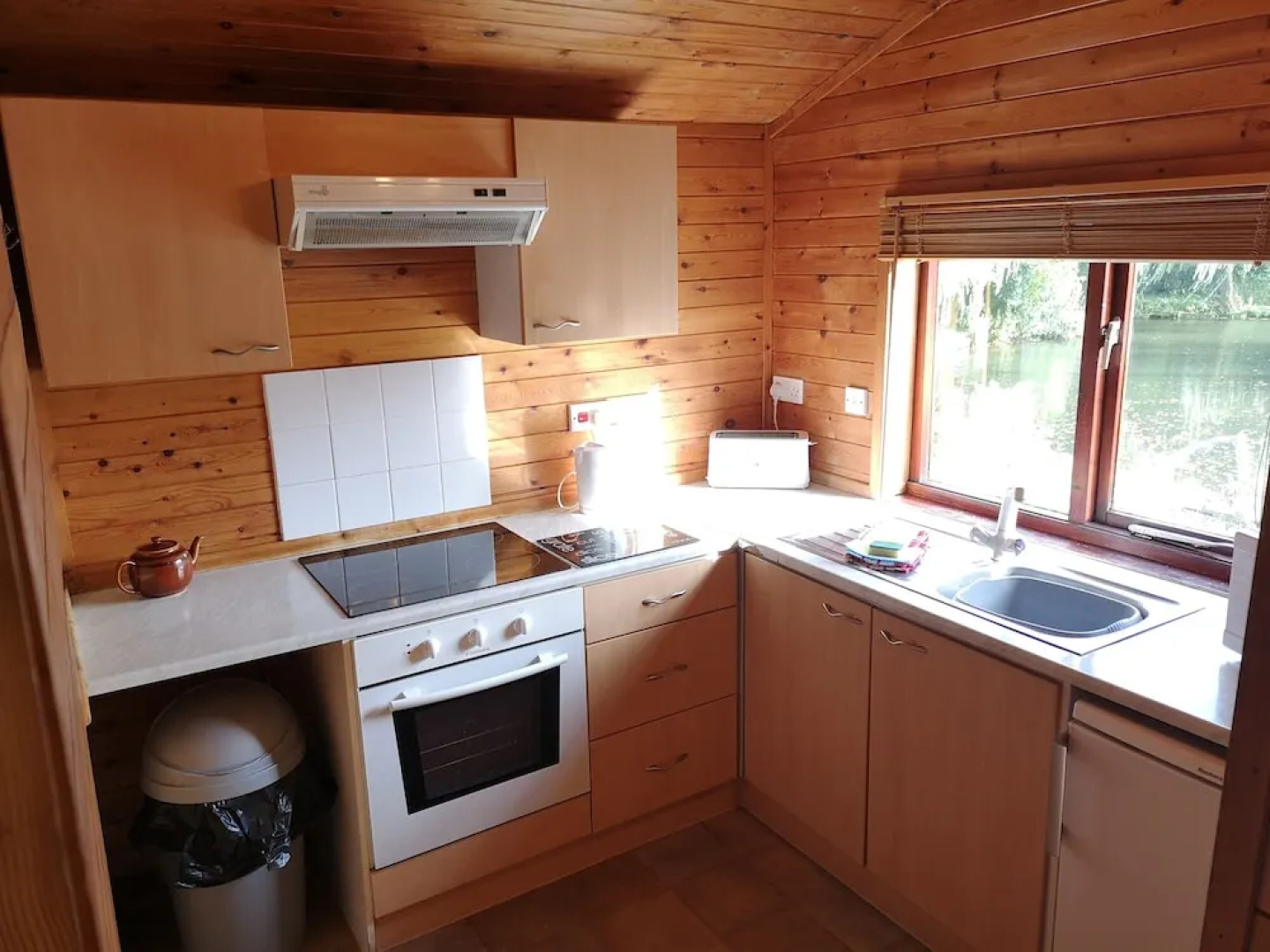 Magpie 3 HuntersMoon-Longleat-Warminster-Bath