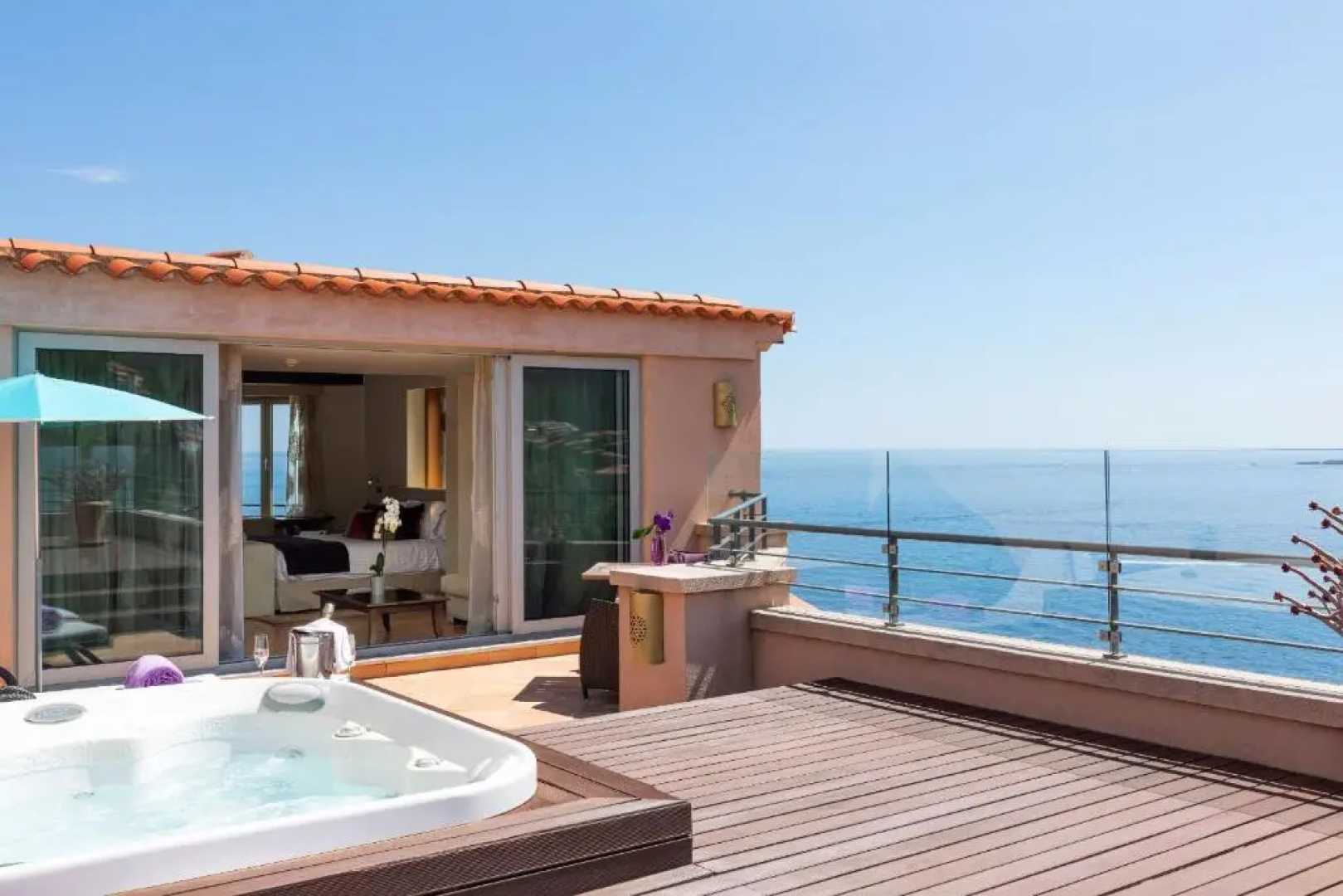 Tiara Yaktsa Côte d'Azur