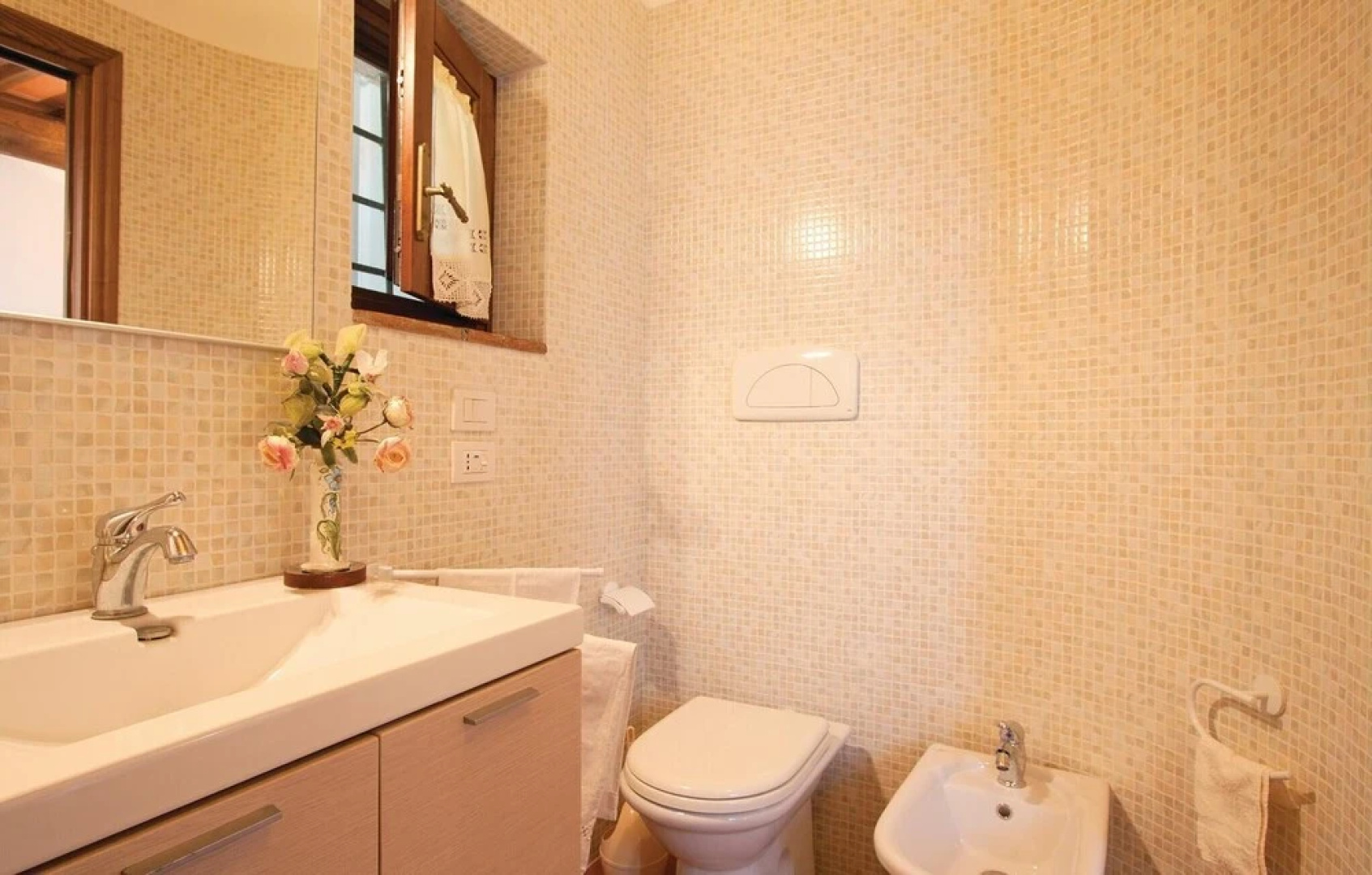 Stunning Home in Ponte Buggianese PT With Wifi and 4 Bedrooms