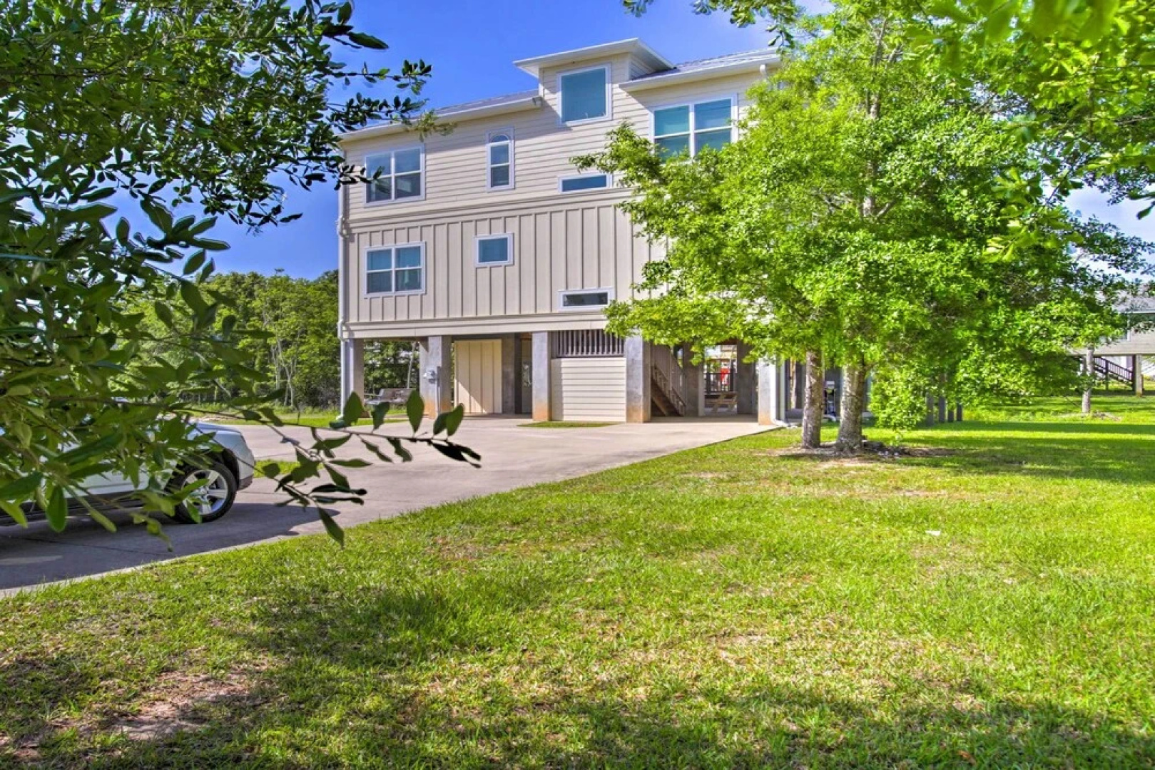 Waveland Abode w/ Patio, Walk to Beach!