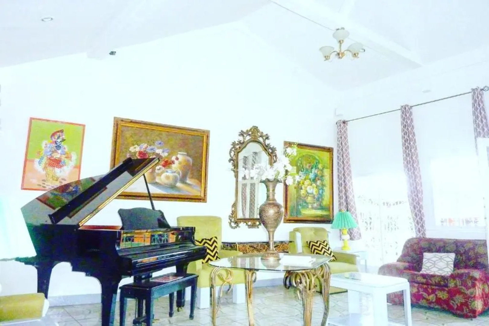Hotel Ivania's