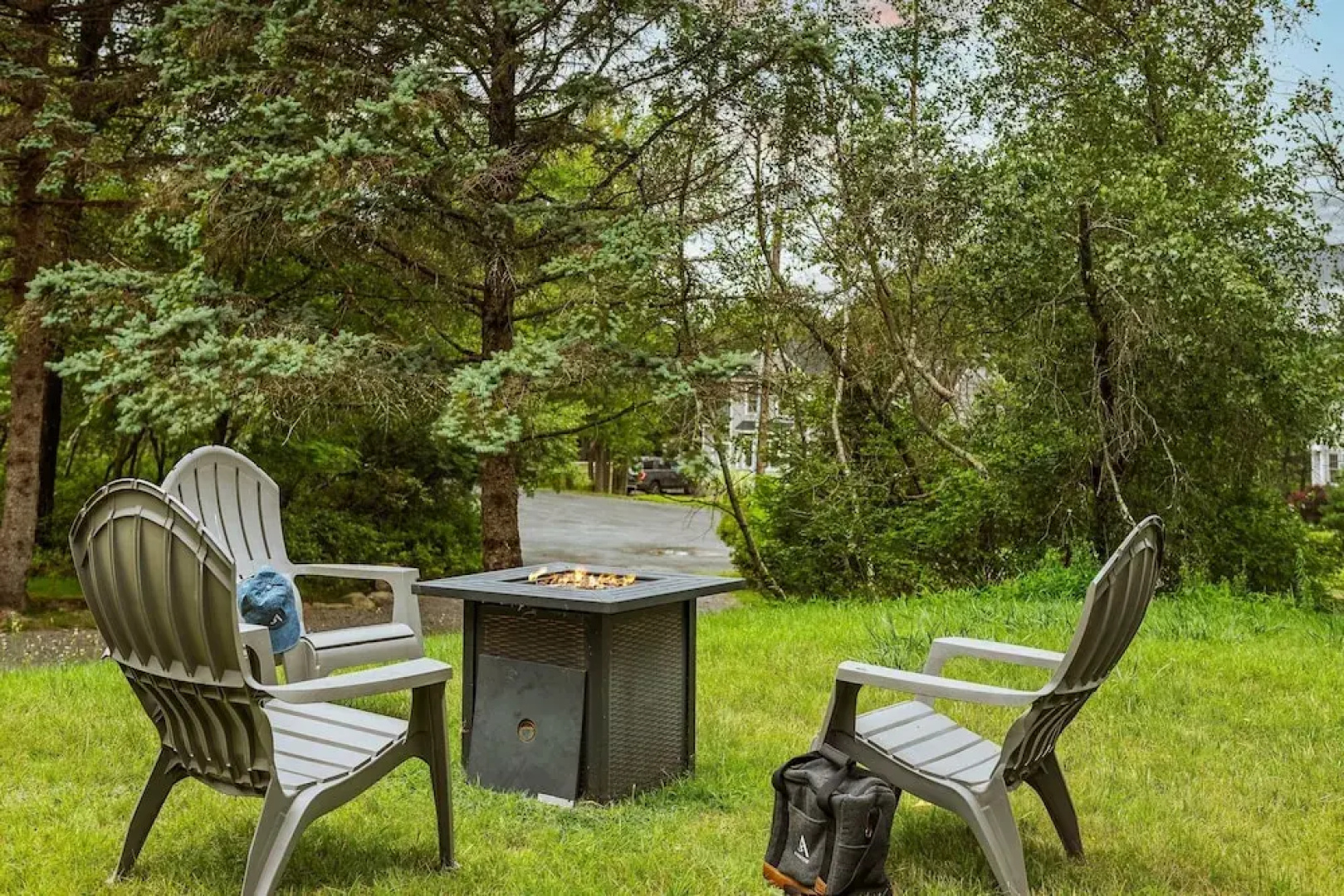 Inn the Poconos by Avantstay Private Lake Access Enclosed Hot Tub