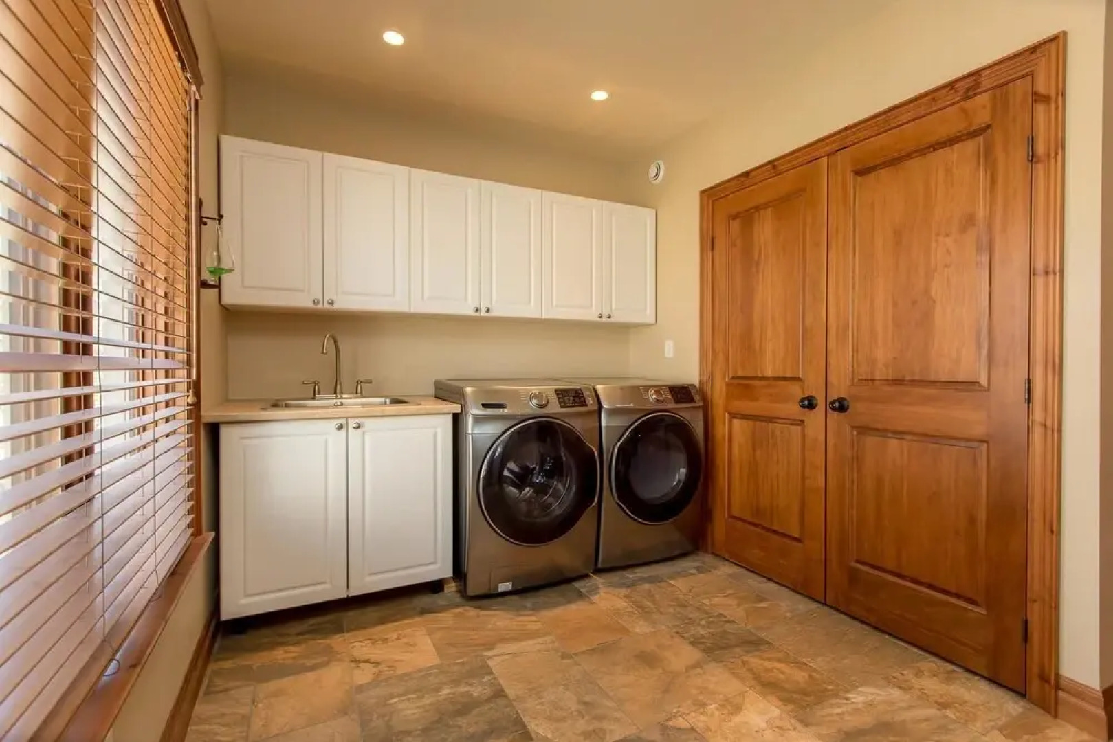 Endless Summers ~ Fabulous oasis with a designer’s touch!