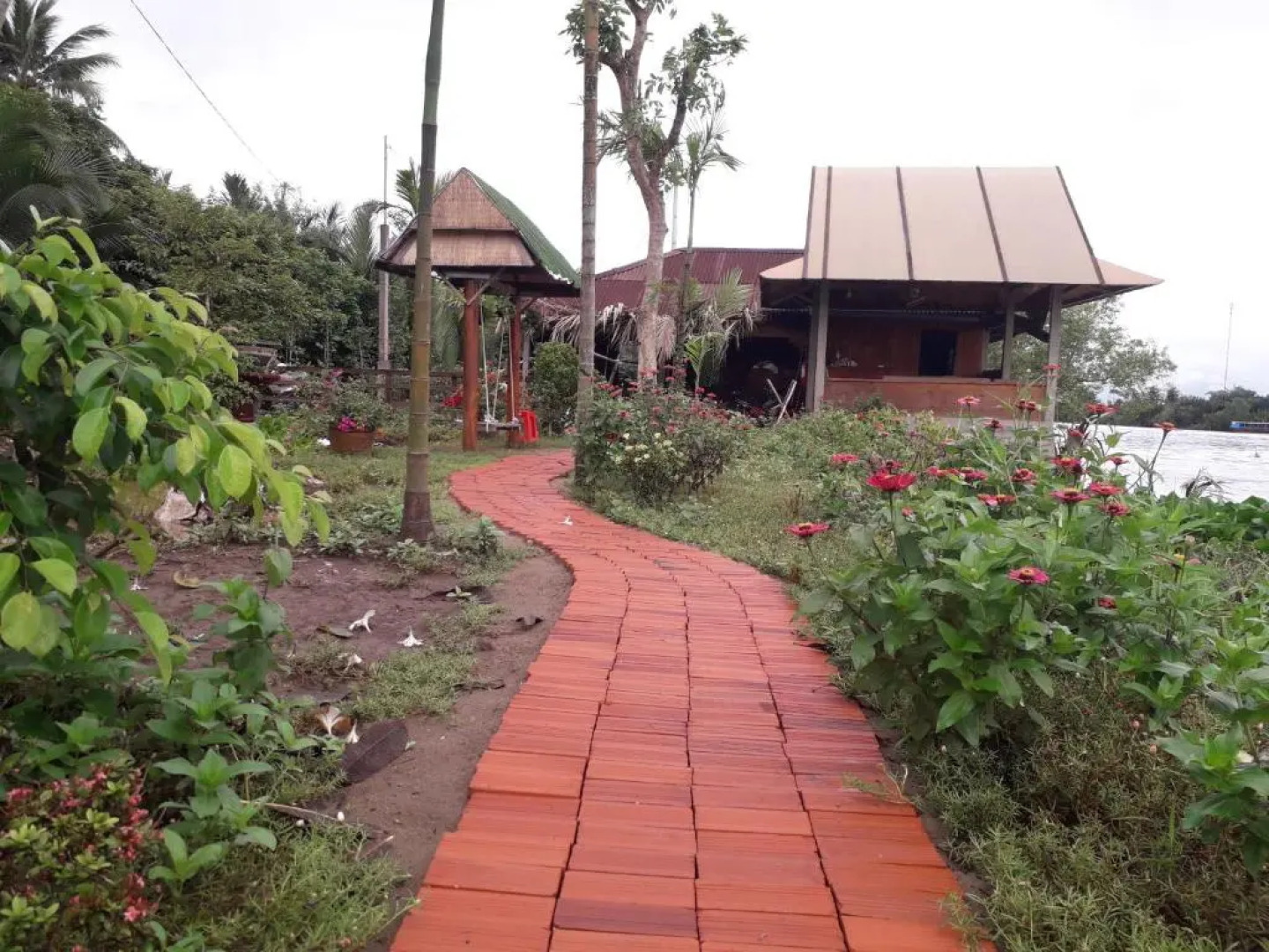 Hong thai River side homestay