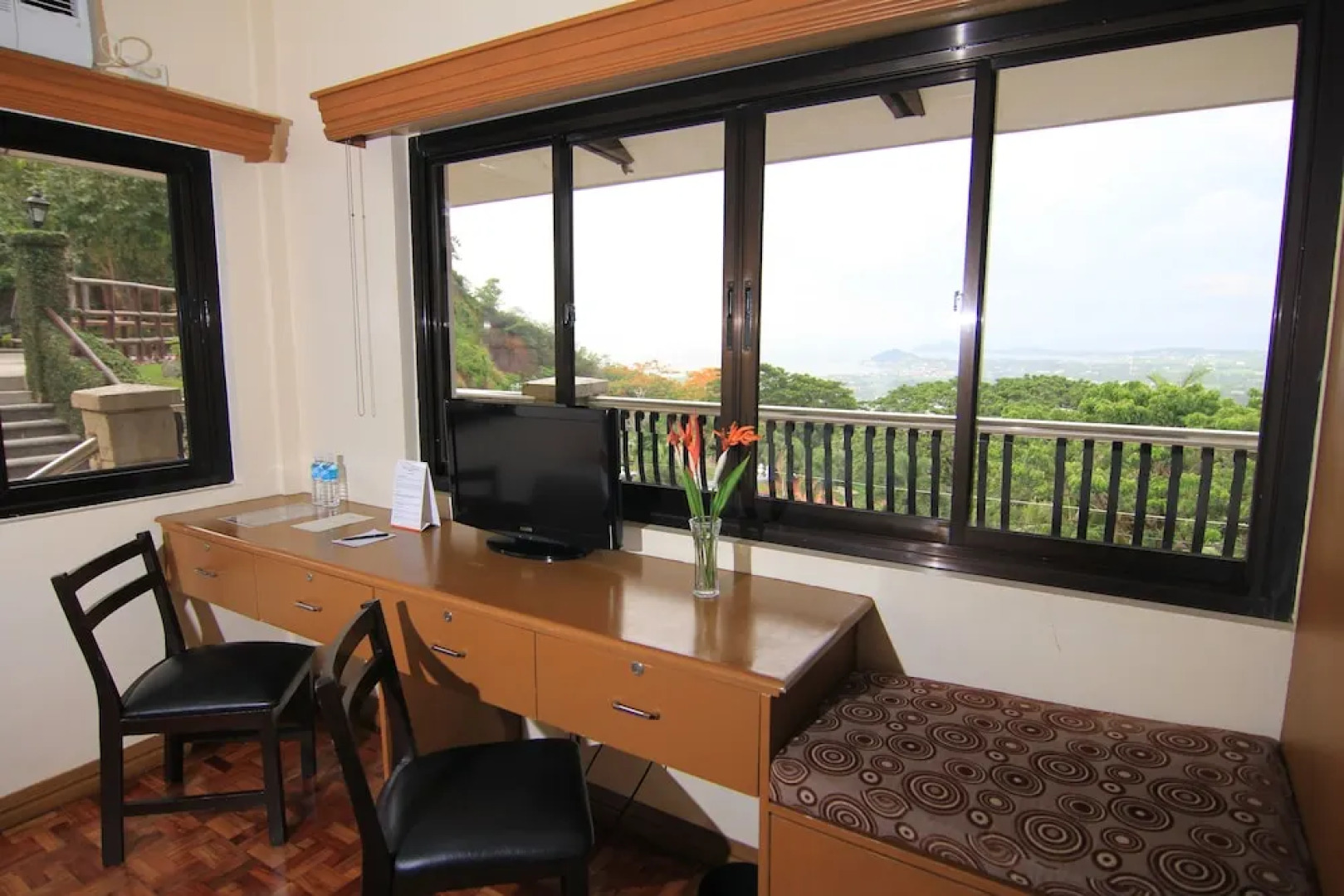 Sol Y Viento Mountain Hot Springs Resort