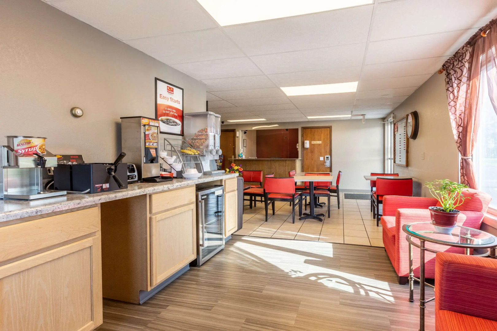 Econo Lodge Inn & Suites Escanaba North