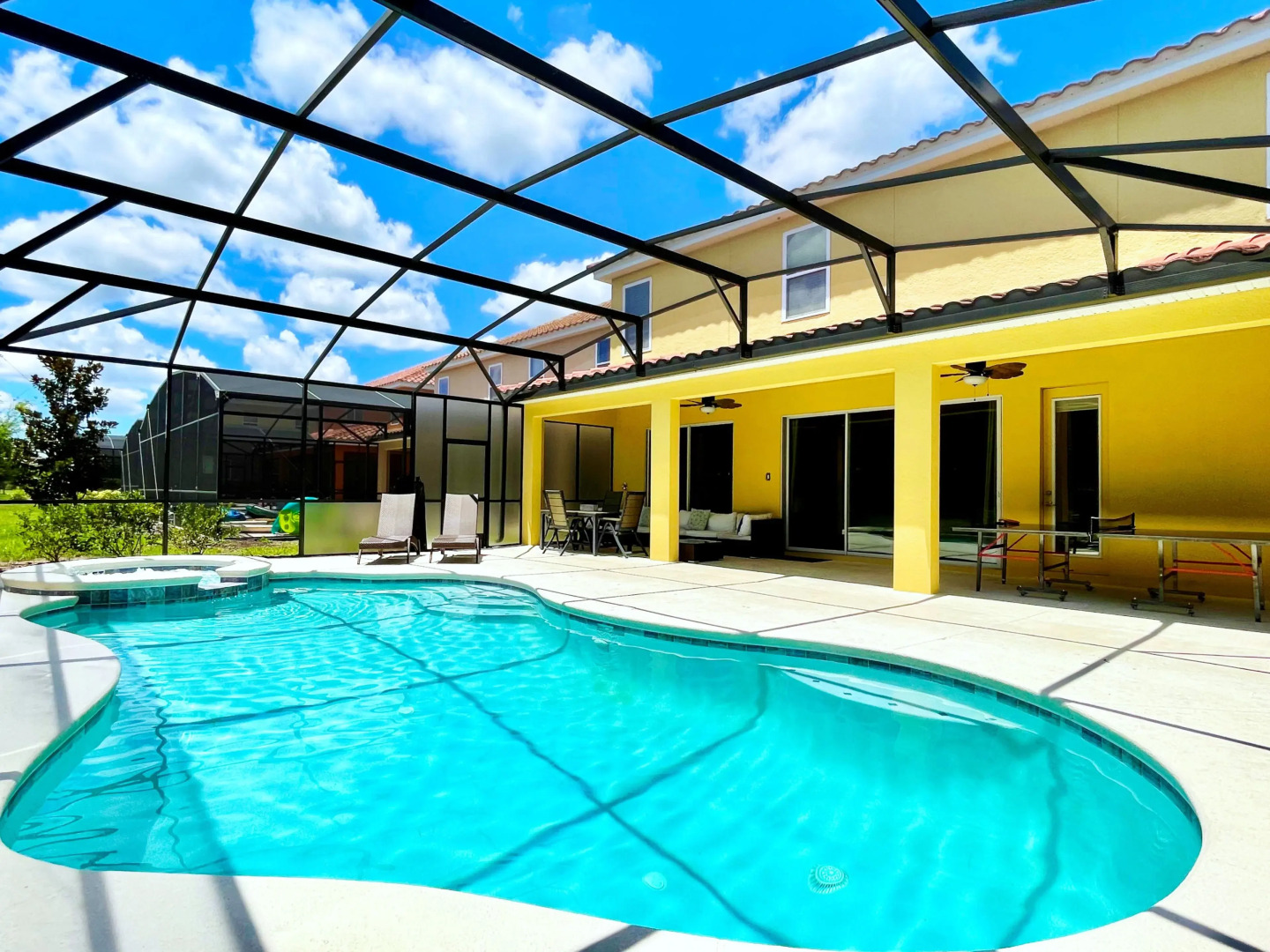 Huge10Bd Spa Gm Pool Solterra-5252OA, Davenport, US