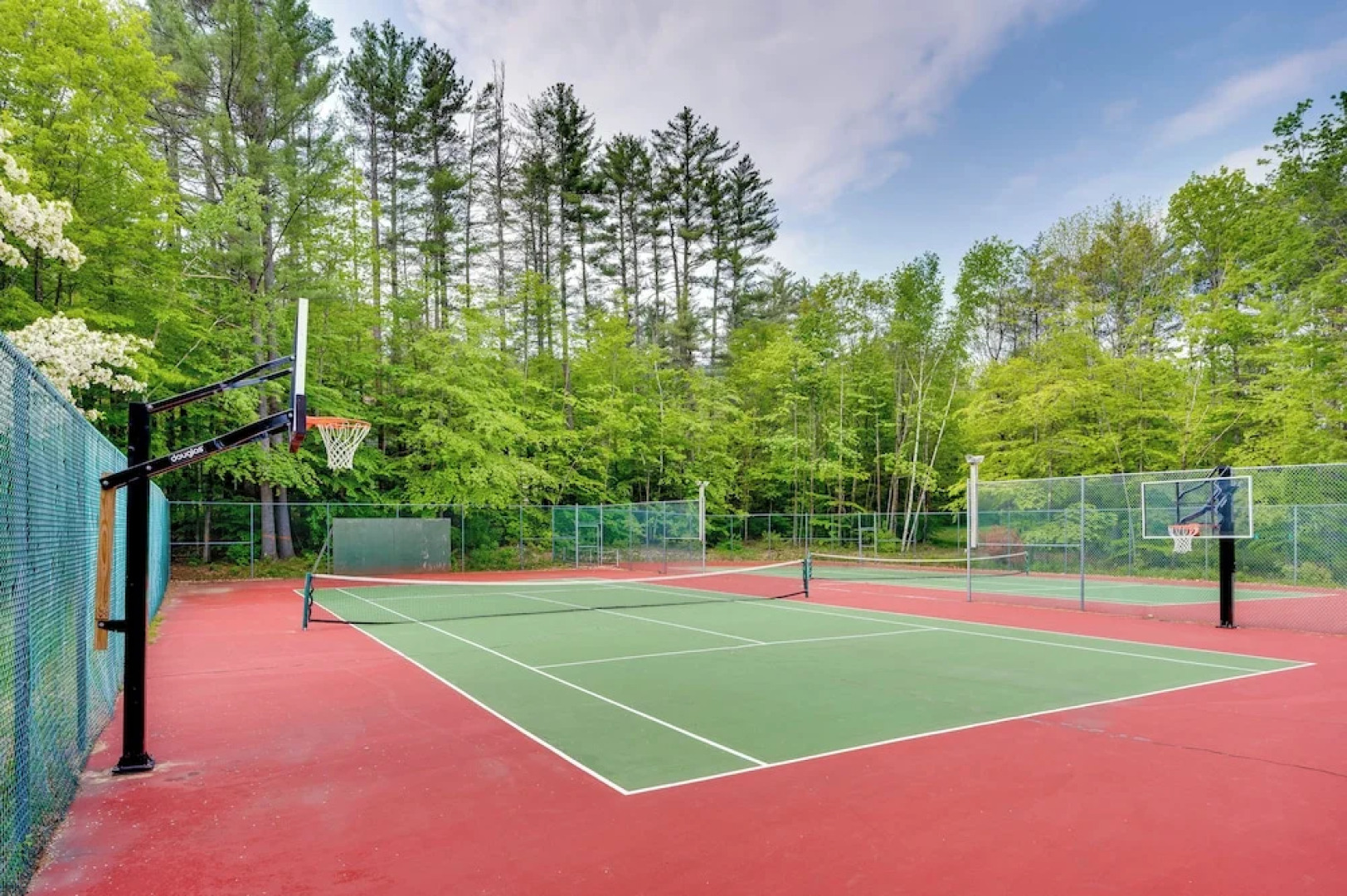 Inviting Bartlett Condo: 1 Mi to Attitash Mountain