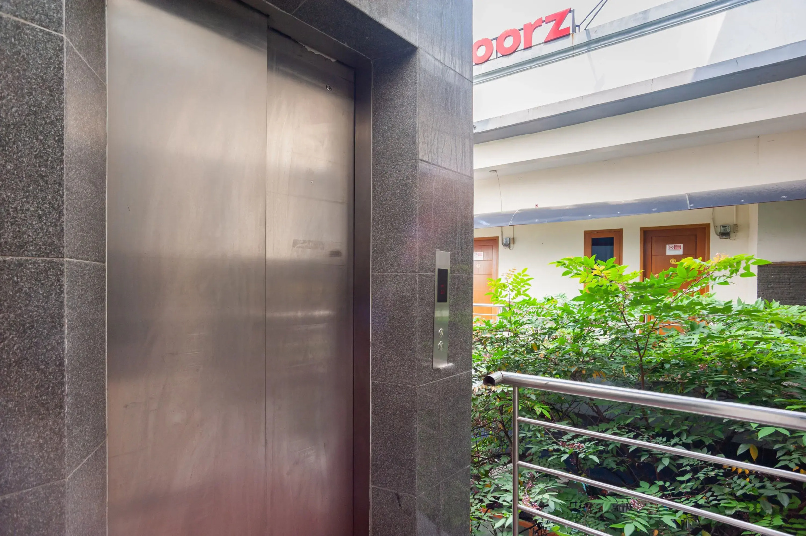 RedDoorz Plus near Universitas Indonesia
