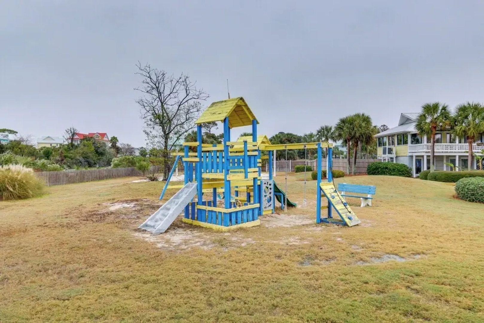 St Helena Island Vacation Rental: Walk to Beach!