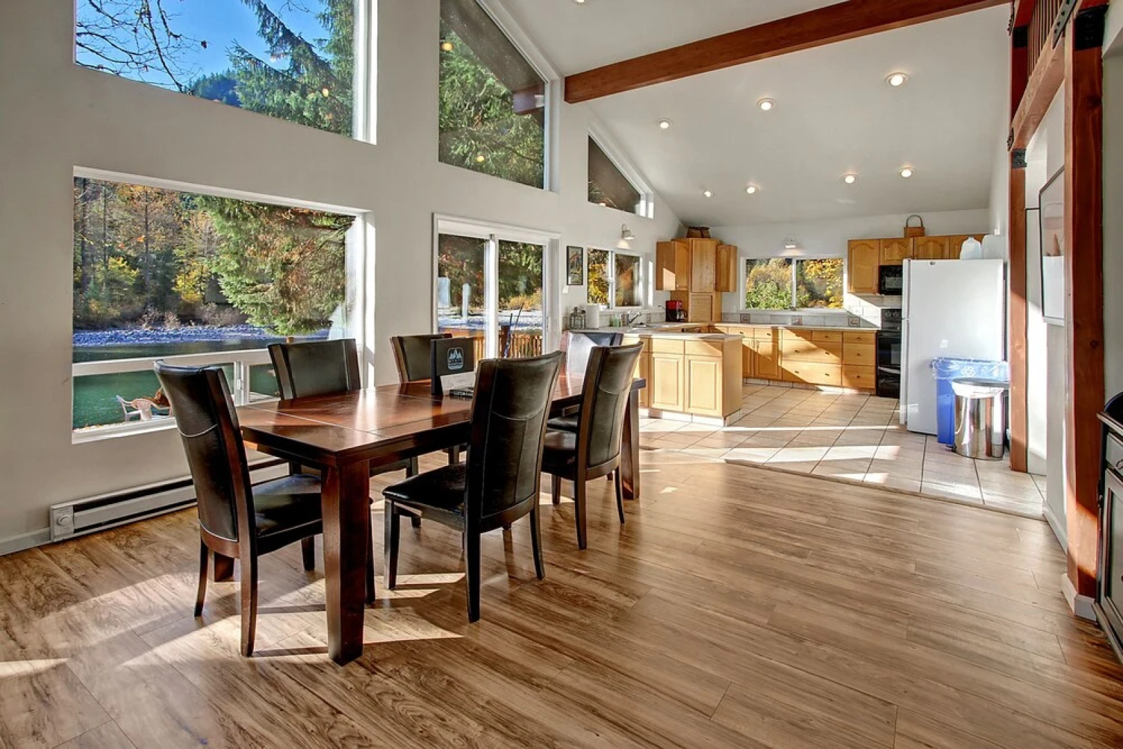 Baring Bend Lodge - Three Bedroom Cabin with Hot Tub