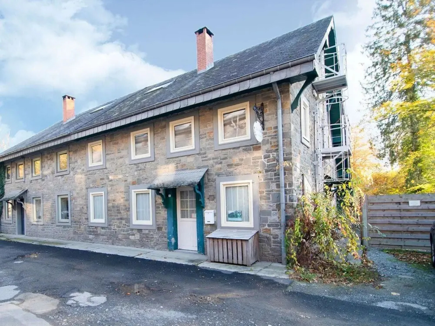 A Charming And Comfortable Renovated House with Garden And a Large Terrace